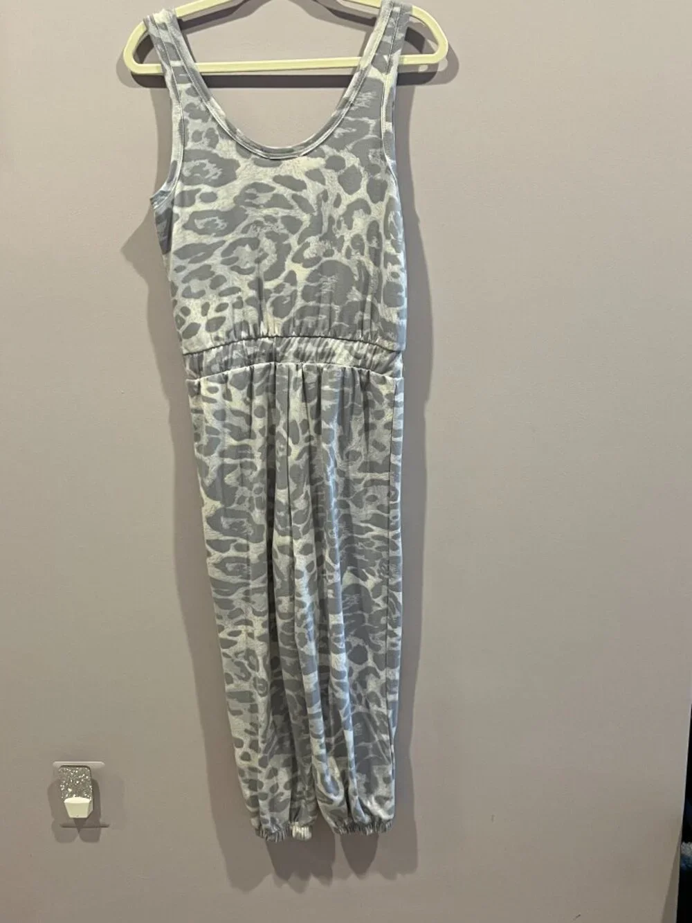 Women's ANTHROPOLOGIE MARONIE Snow Leopard Jumpsuit Size S